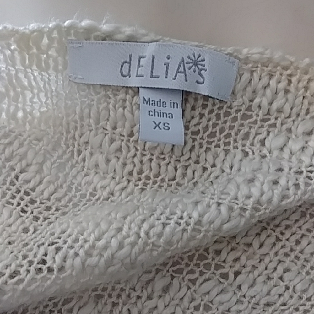 LOVELY SUPER SOFT CREAM COLORED SWEATER - Picture 6 of 6